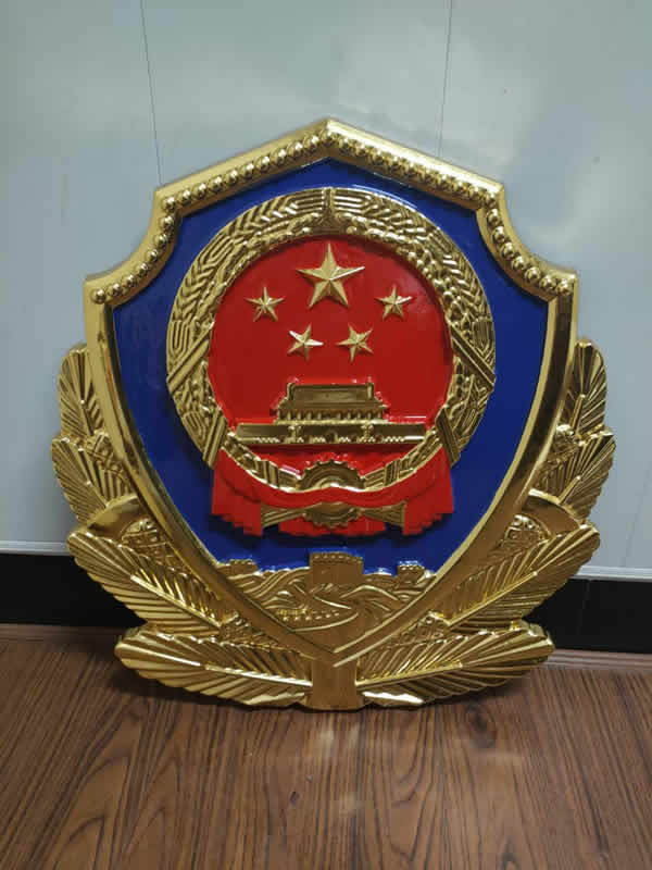 警徽廠家在設(shè)計警徽時需要考慮哪些要素